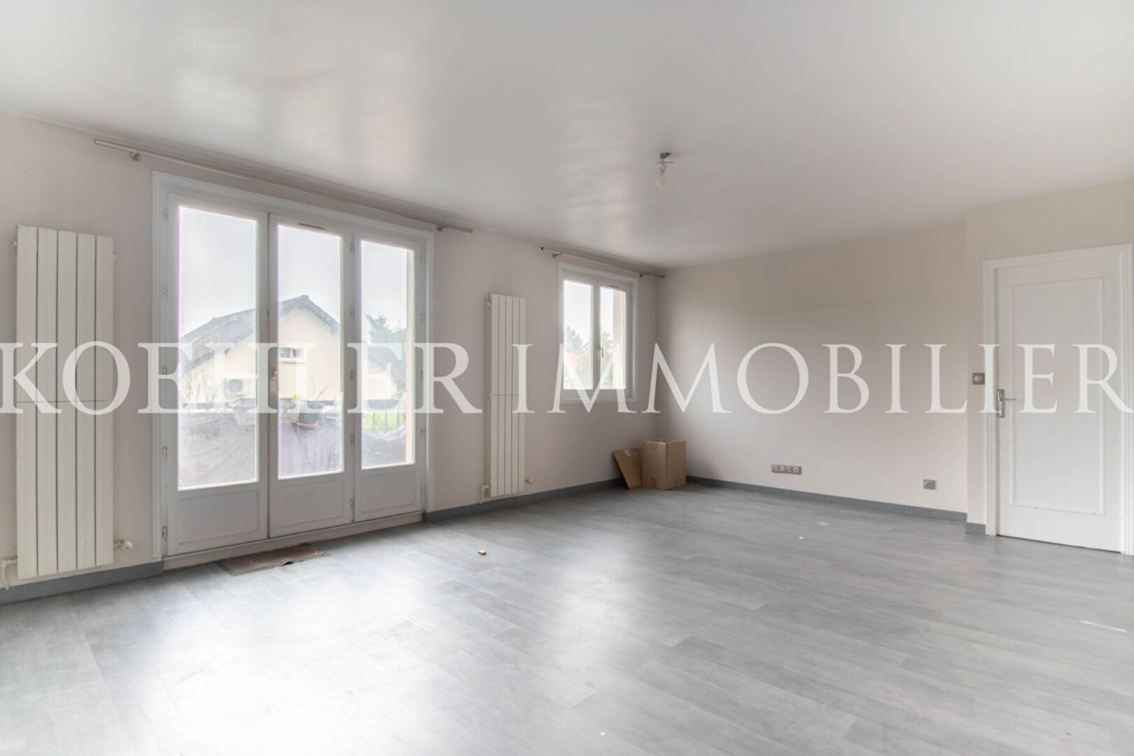 APPARTEMENT - VILLEMOMBLE - 02